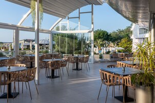 Breakfast, lunch and dinner served