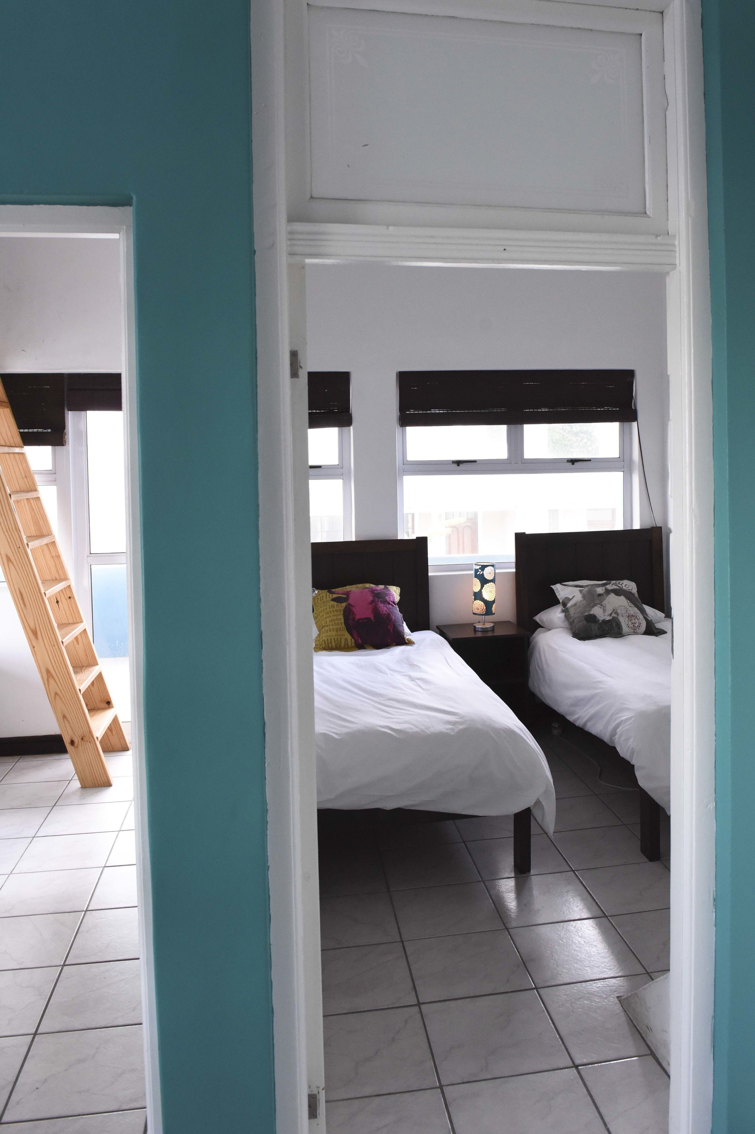 Chambre Standard avec lits jumeaux, salle de bains commune