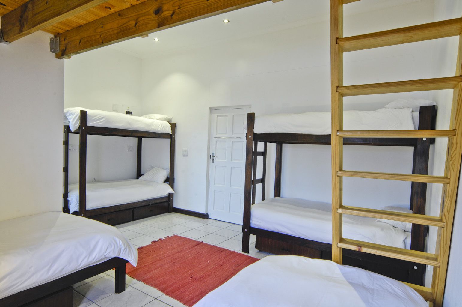 Dortoir Partagé Deluxe (Mixed - 7 Bed)