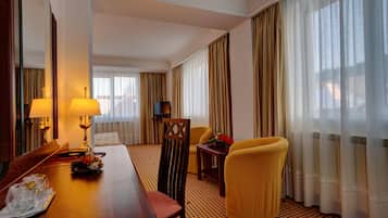 Executive Double or Twin Room (Comfy) | Minibar, in-room safe, desk, soundproofing