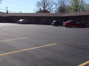 Bãi đậu xe tự phục vụ miễn phí 