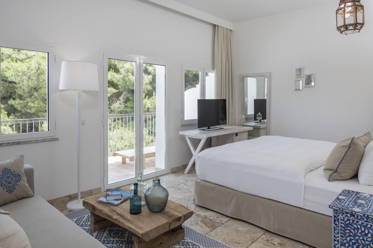 Phòng Suite dành cho gia đình, ban công, quang cảnh công viên | 1 phòng ngủ, bộ đồ giường cao cấp, minibar, két bảo mật tại phòng