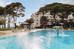 Indoor pool, 3 outdoor pools, pool umbrellas, sun loungers