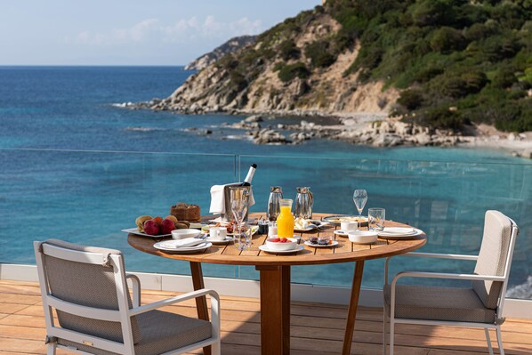 Villa de lujo, 4 habitaciones, alberca privada, vista al mar | Terraza o patio