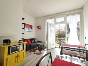 32-inch flat-screen TV with digital channels, TV - B&B Ca' Nobil (Bernate Ticino)