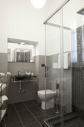 Deluxe Double Room, Ensuite | Bathroom
