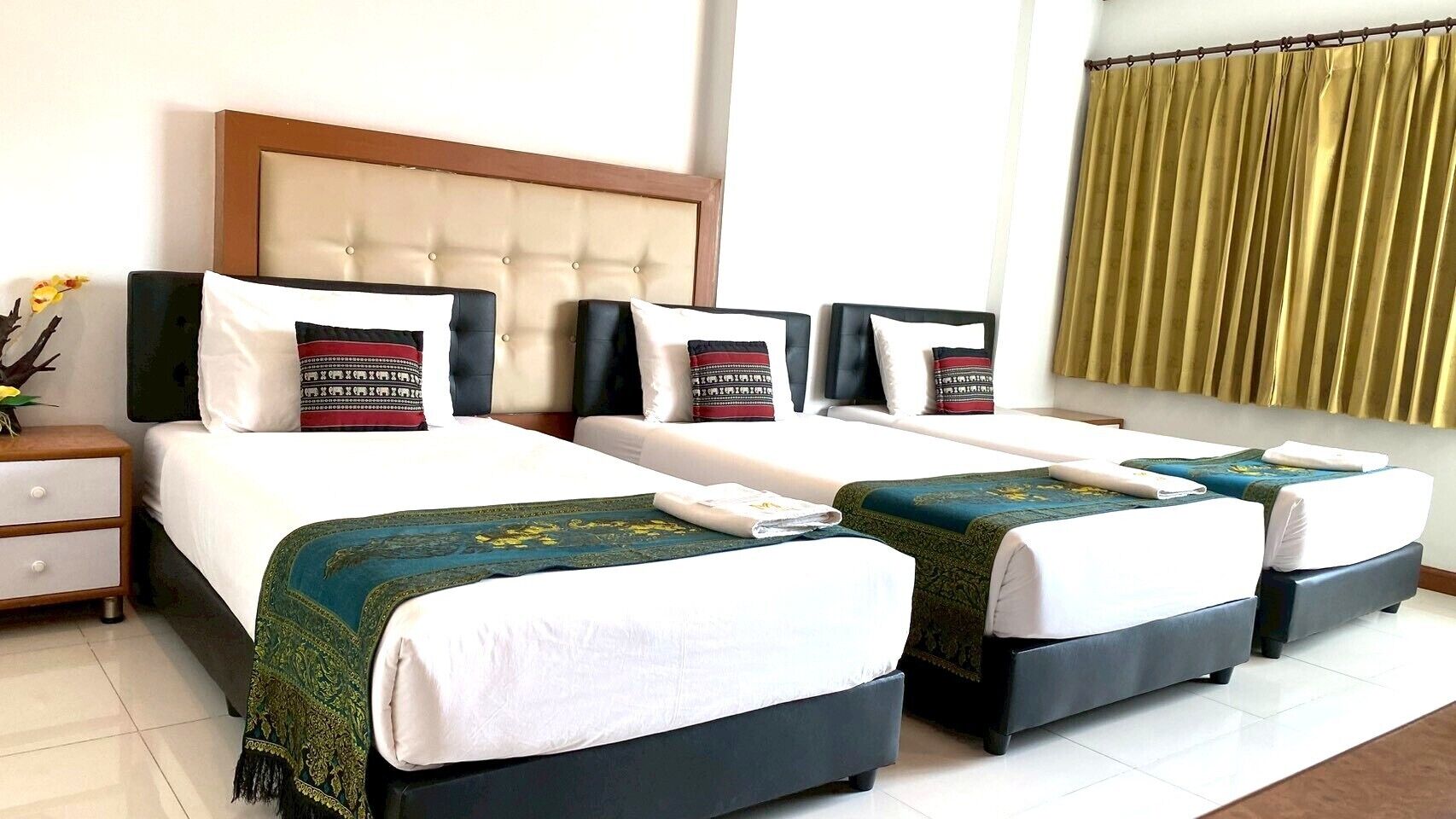 ห้องดีลักซ์ทริปเปิล, 1 ห้องนอน | มินิบาร์, โต๊ะทำงาน, เตียงเสริม/เปล, Wi-Fi ฟรี