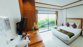 Deluxe King Bed | Minibar, escritorio, wifi gratis y ropa de cama