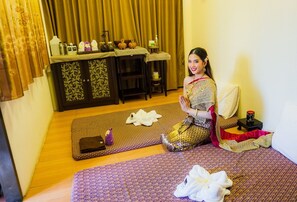 ทรีทเมนท์ดูแลผิว, การนวดแบบดีพทิชชู, การนวดแผนไทย