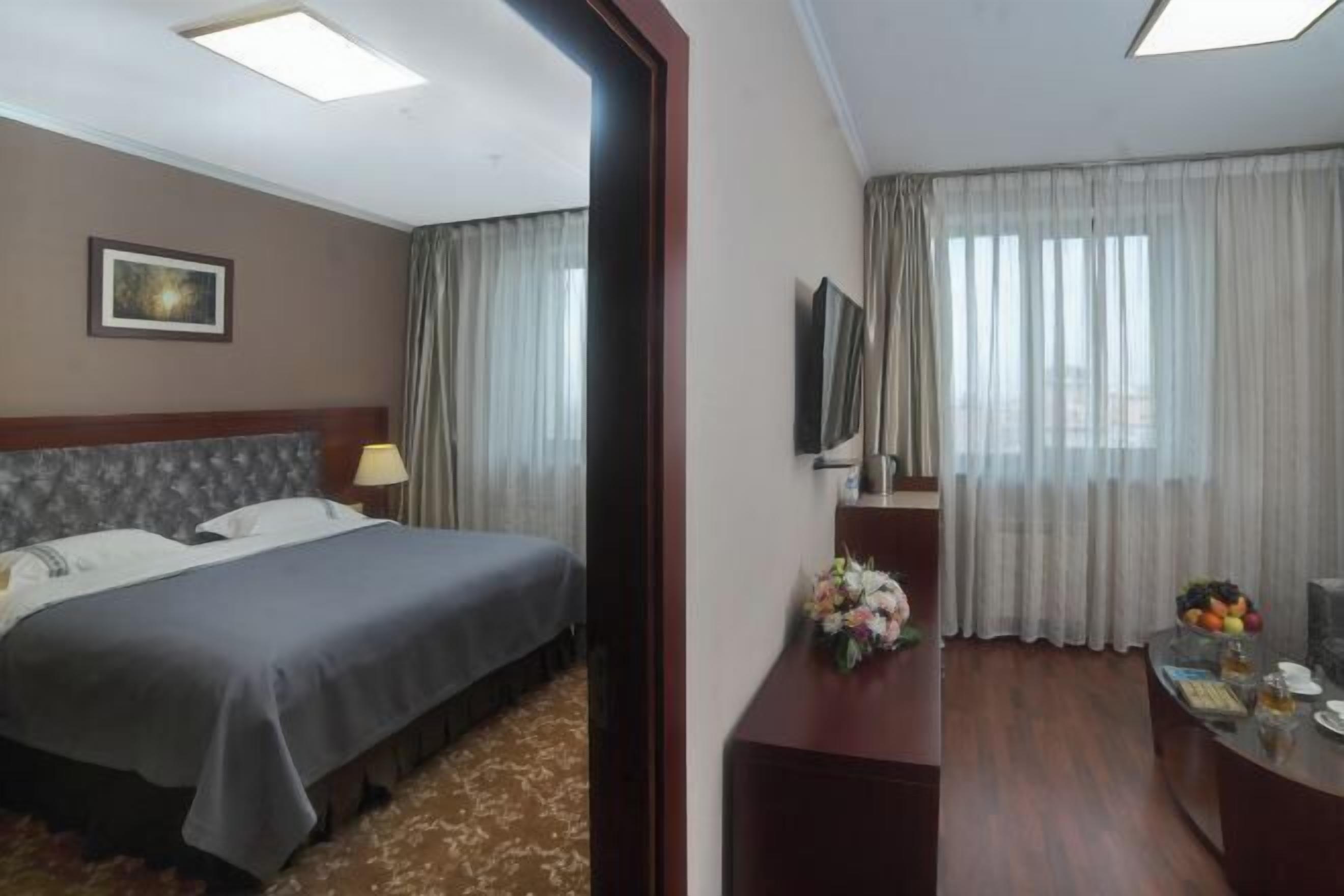 Minibar, in-room safe, desk, laptop workspace