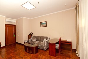 Living area - Hotel Grand Voyage (Almaty)