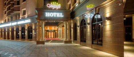 Front of property - evening/night