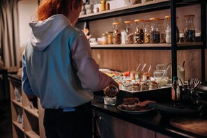 Free daily buffet breakfast - Witte Berken Natuurhotel (Epe)