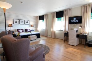 Family Quadruple Room | Soundproofing, free cots/infant beds, free WiFi, bed sheets