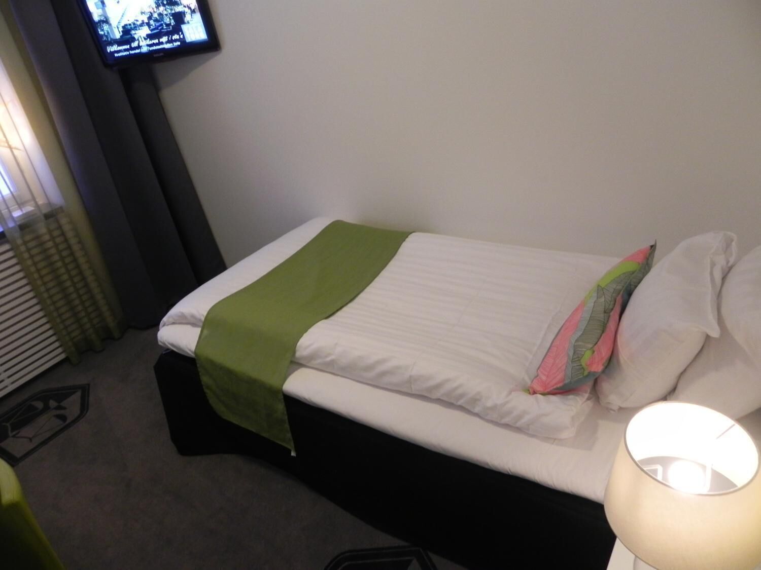 single room | soundproofing, free cots/infant beds, free wifi, bed sheets