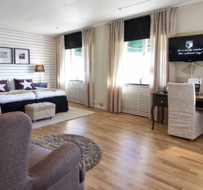 Soundproofing, free cots/infant beds, free WiFi, bed sheets - Hotell Tinget (Sala)