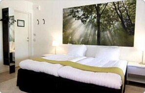Soundproofing, free cots/infant beds, free WiFi, bed sheets - Hotell Tinget (Sala)