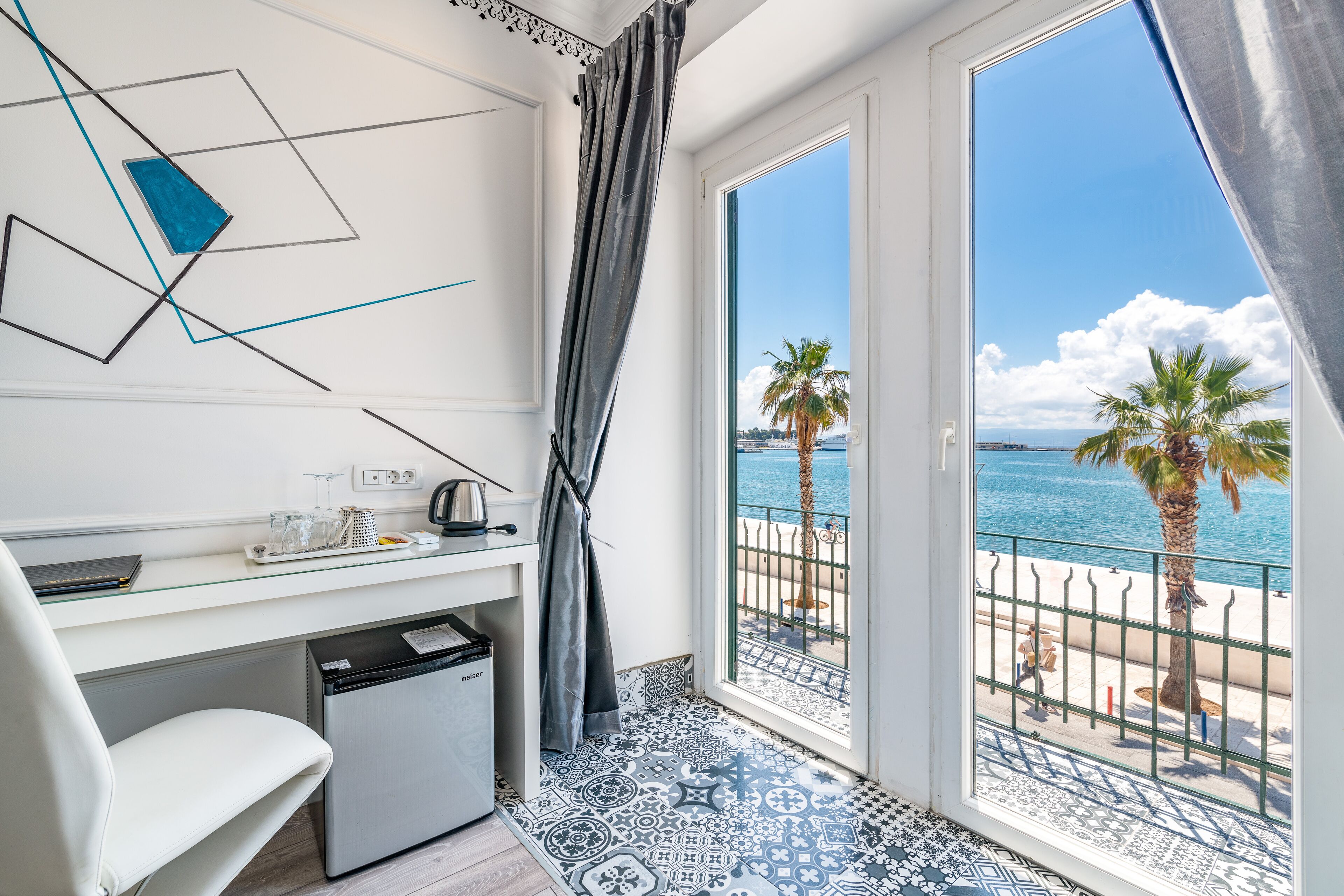 Prestige Room - Balcony and Seaview | Balcón