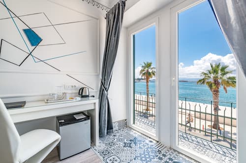 Prestige Room - Balcony and Seaview | Balcony