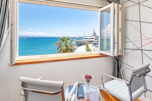Luxury With Sea View | Vista al agua