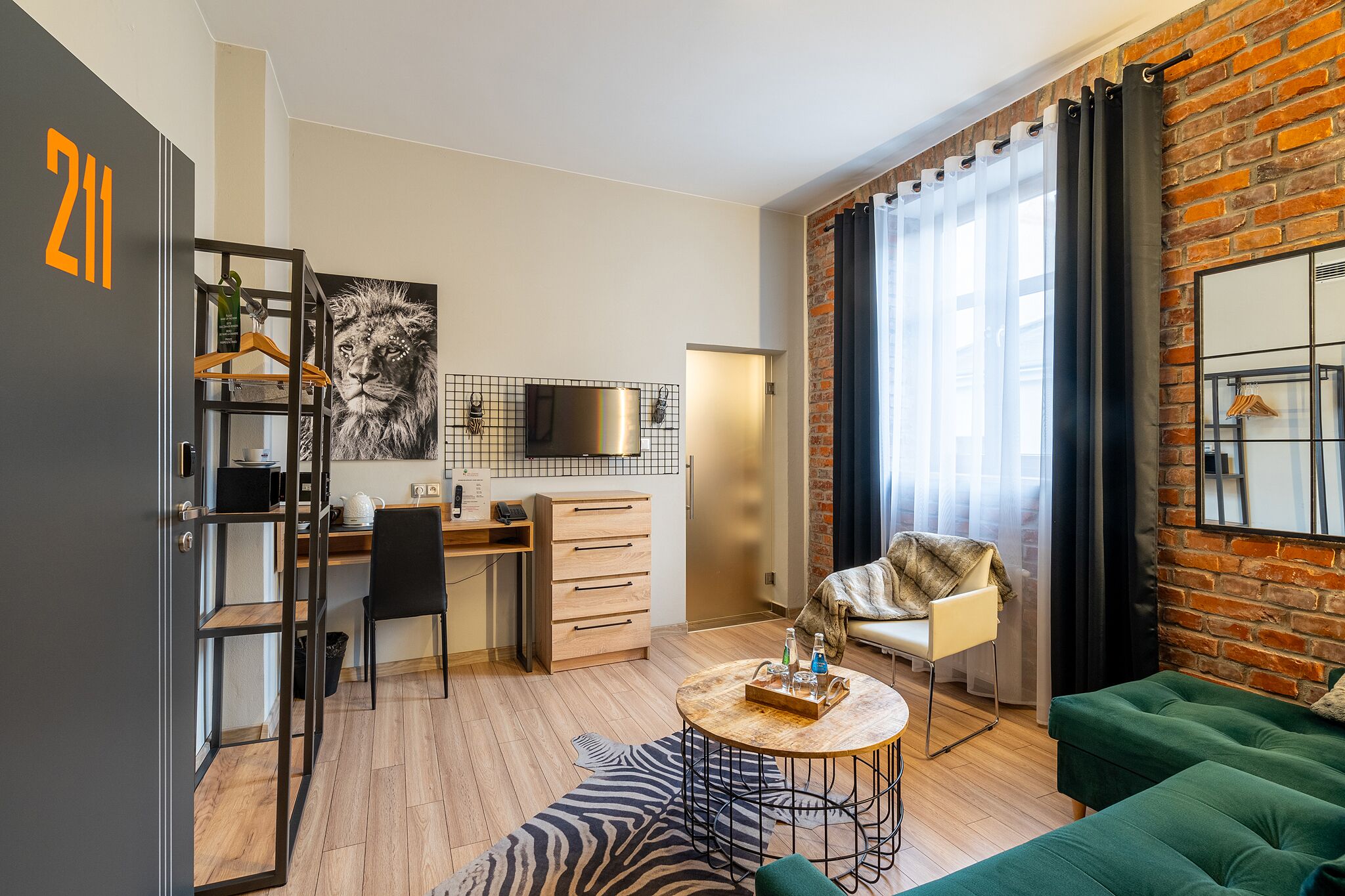 business suite, 1 bedroom | desk, iron/ironing board, free wifi, bed sheets