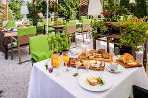 Breakfast and dinner served - Art & Garden Residence (Kraków)