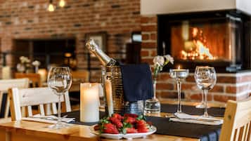 Breakfast and dinner served, international cuisine