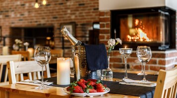 Aperto a colazione e cena, cucina internazionale