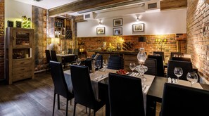 Breakfast and dinner served, international cuisine - Art & Garden Residence (Kraków)