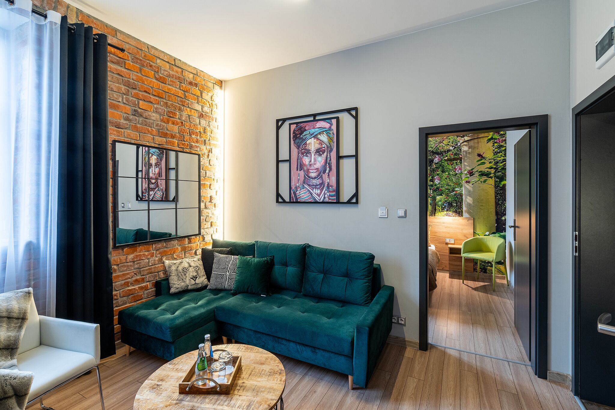 business suite, 1 bedroom | desk, iron/ironing board, free wifi, bed sheets