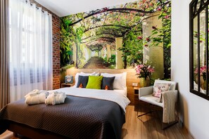 Työpöytä, silitysrauta/-lauta, ilmainen Wi-Fi, vuodevaatteet