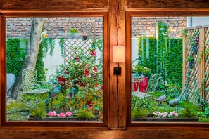Interior detail - Art & Garden Residence (Kraków)