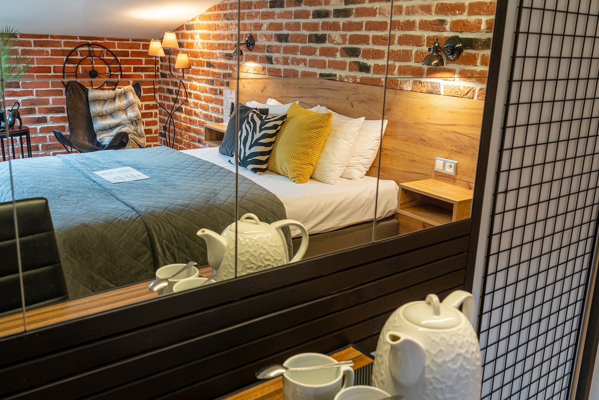 junior double or twin room | desk, iron/ironing board, free wifi, bed sheets