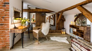 32-inch LCD TV with satellite channels, TV - Art & Garden Residence (Kraków)