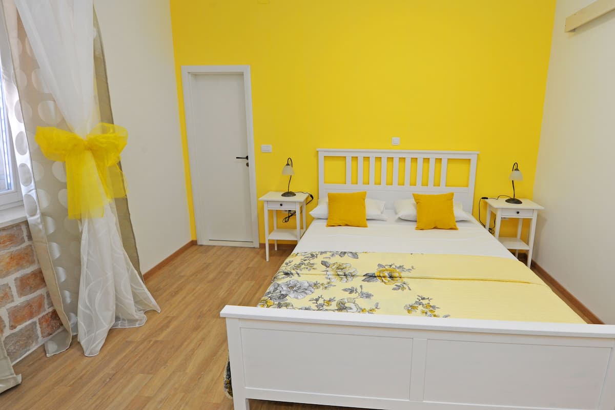 Doppia Deluxe, vista città | Una cassaforte in camera, una scrivania, insonorizzazione