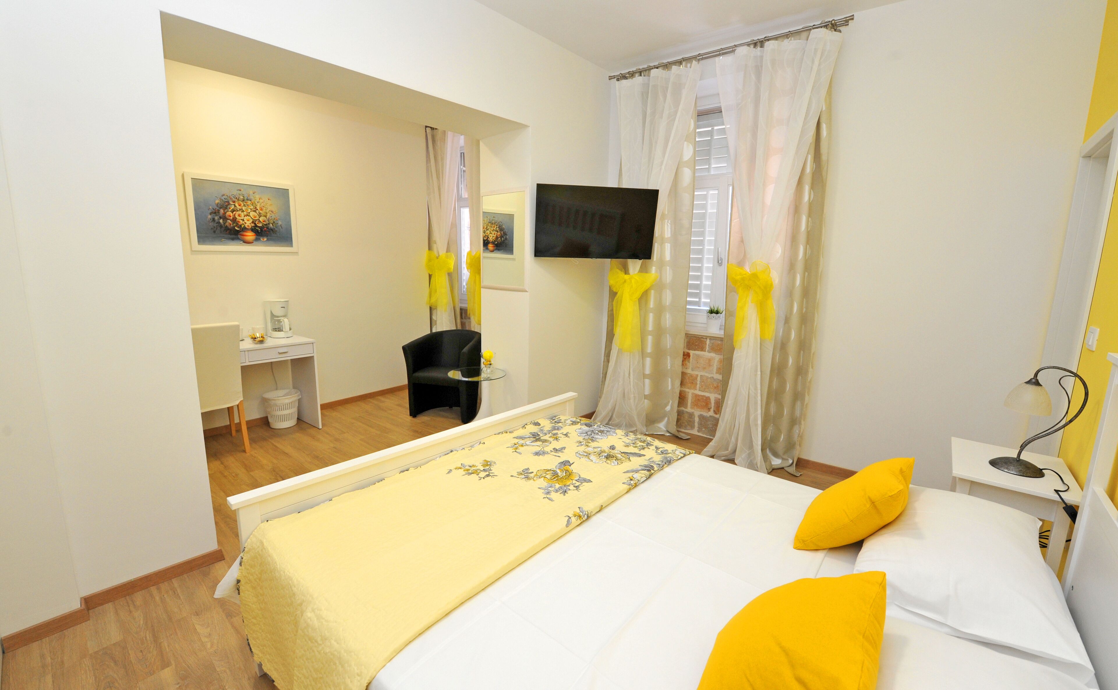In-room safe, desk, soundproofing, iron/ironing board