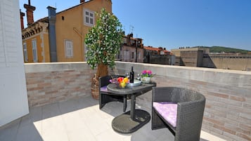 Deluxe tweepersoonskamer, balkon, uitzicht op stad | Balkon