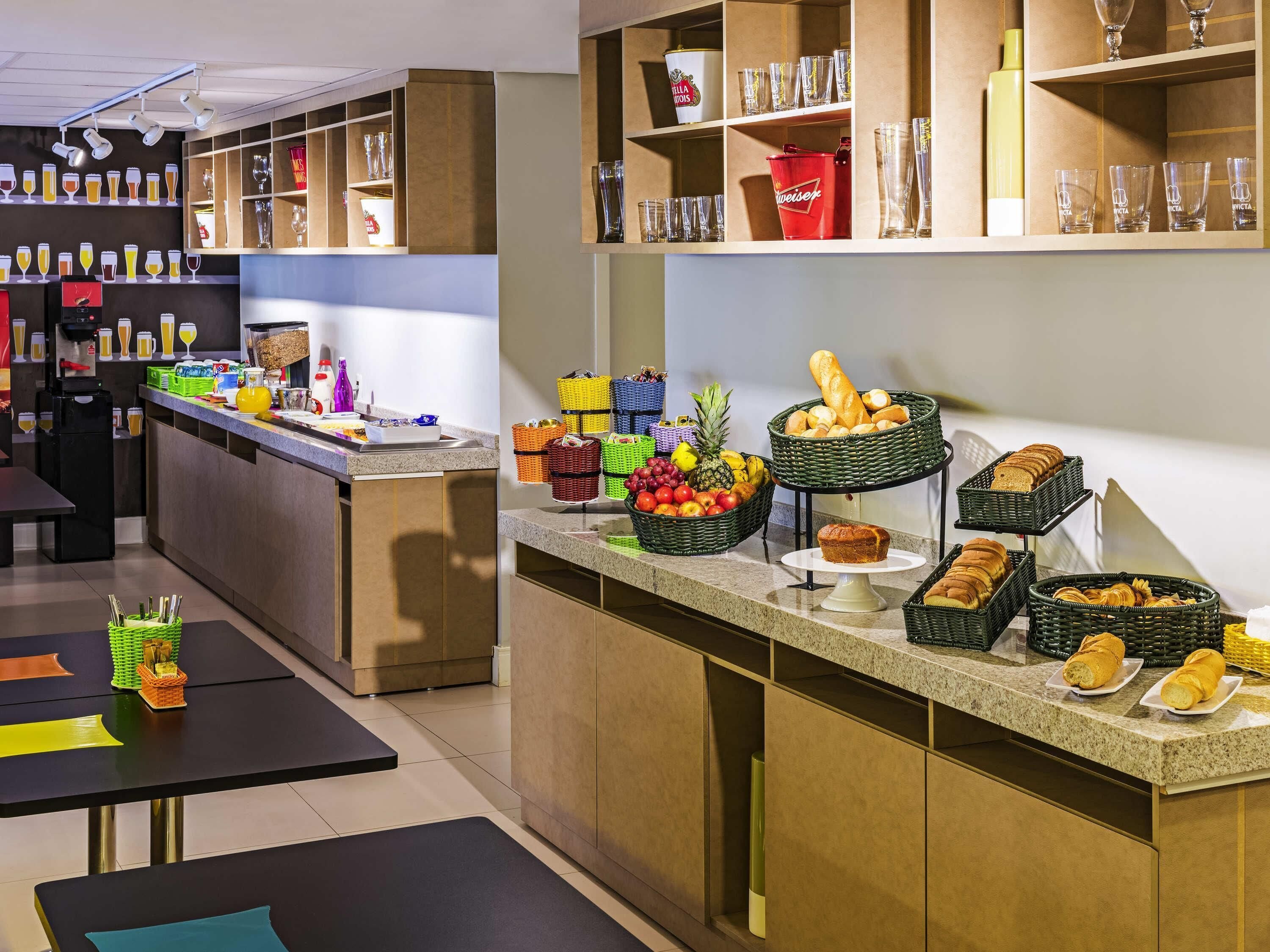 Daily buffet breakfast (BRL 44 per person)