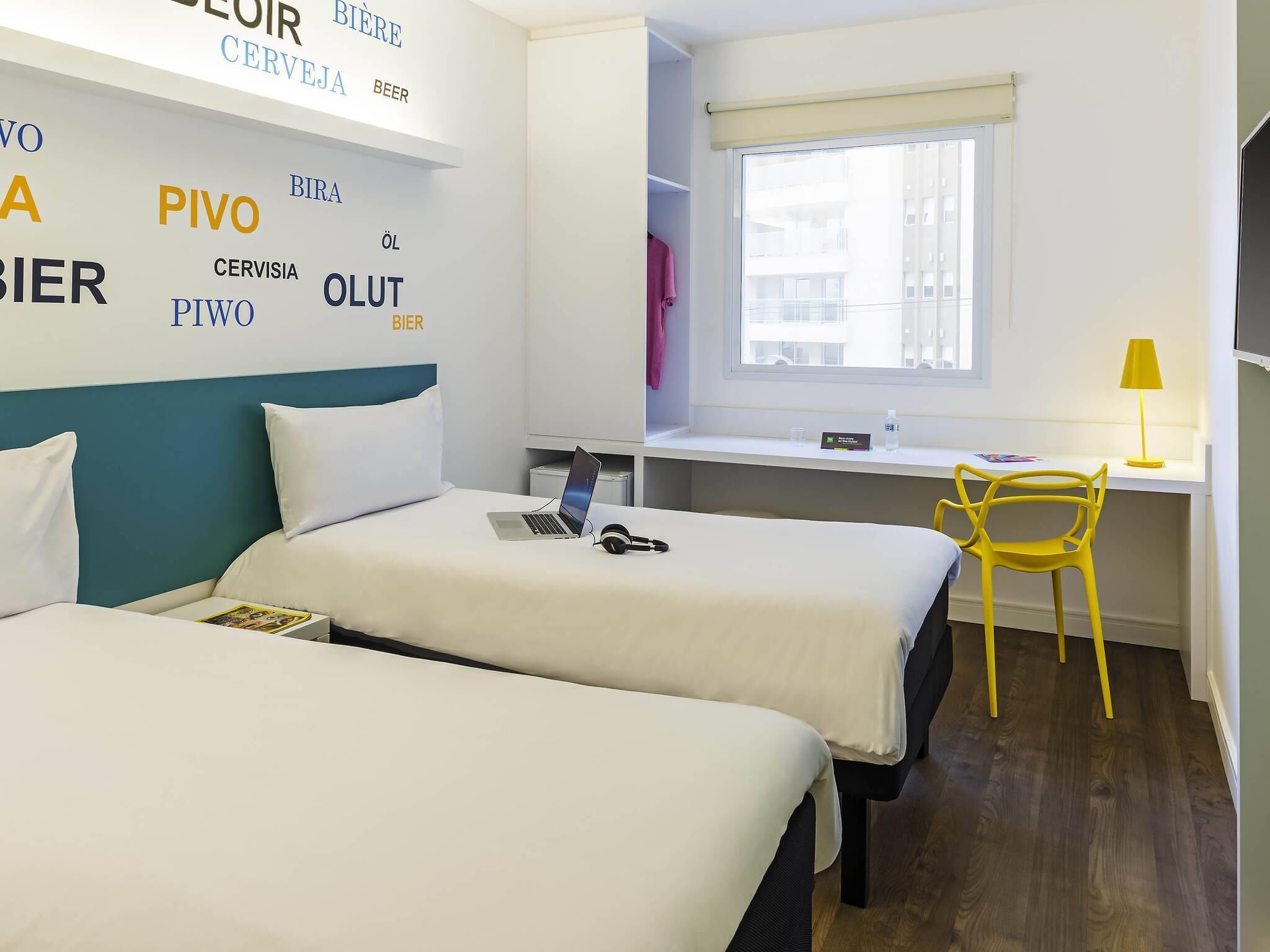 Standaard Twin kamer, 2 eenpersoonsbedden | Een minibar, individueel gedecoreerd, een bureau, gratis wifi