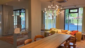 Lobby-Lounge