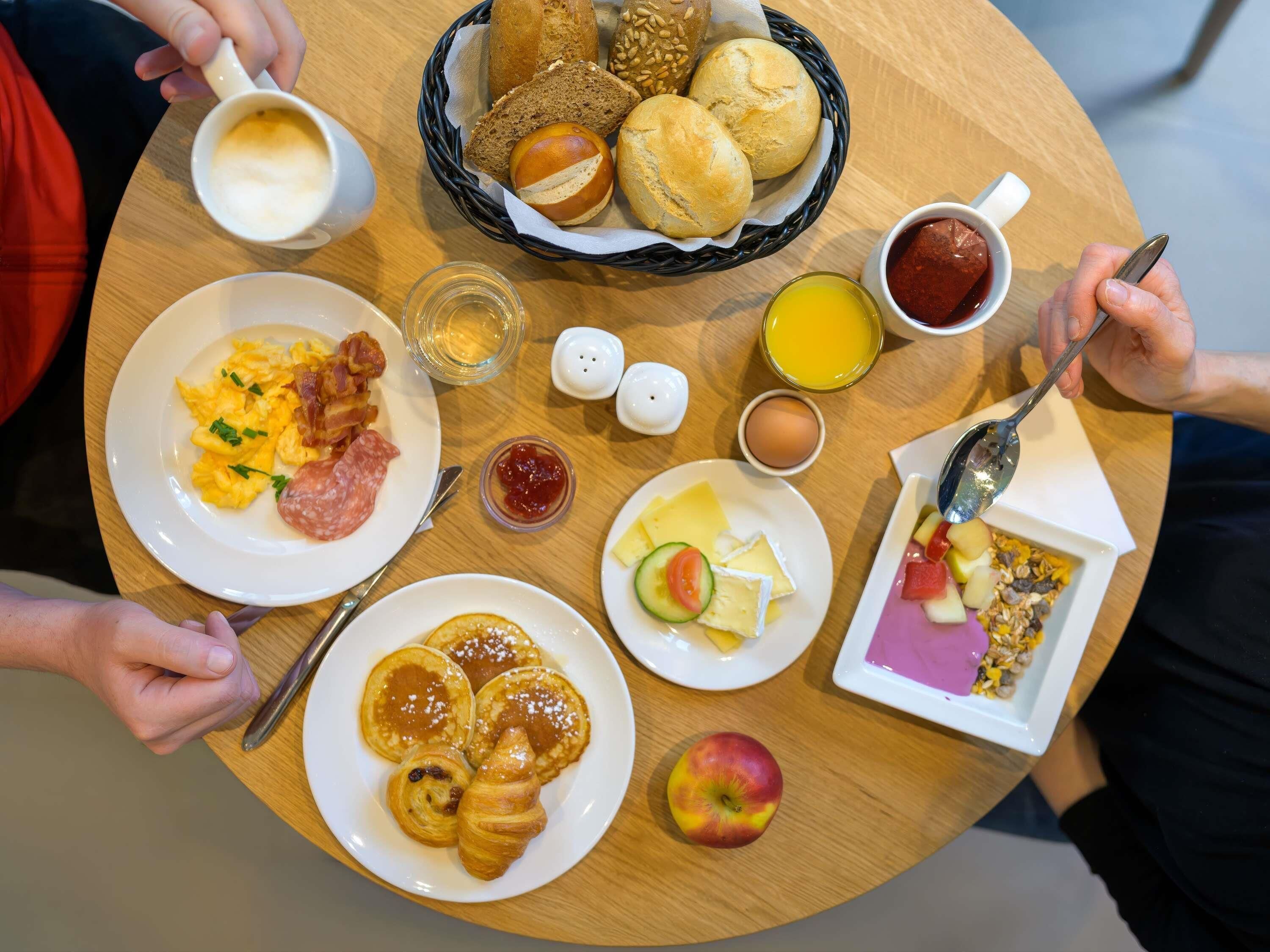 Daily buffet breakfast for a fee