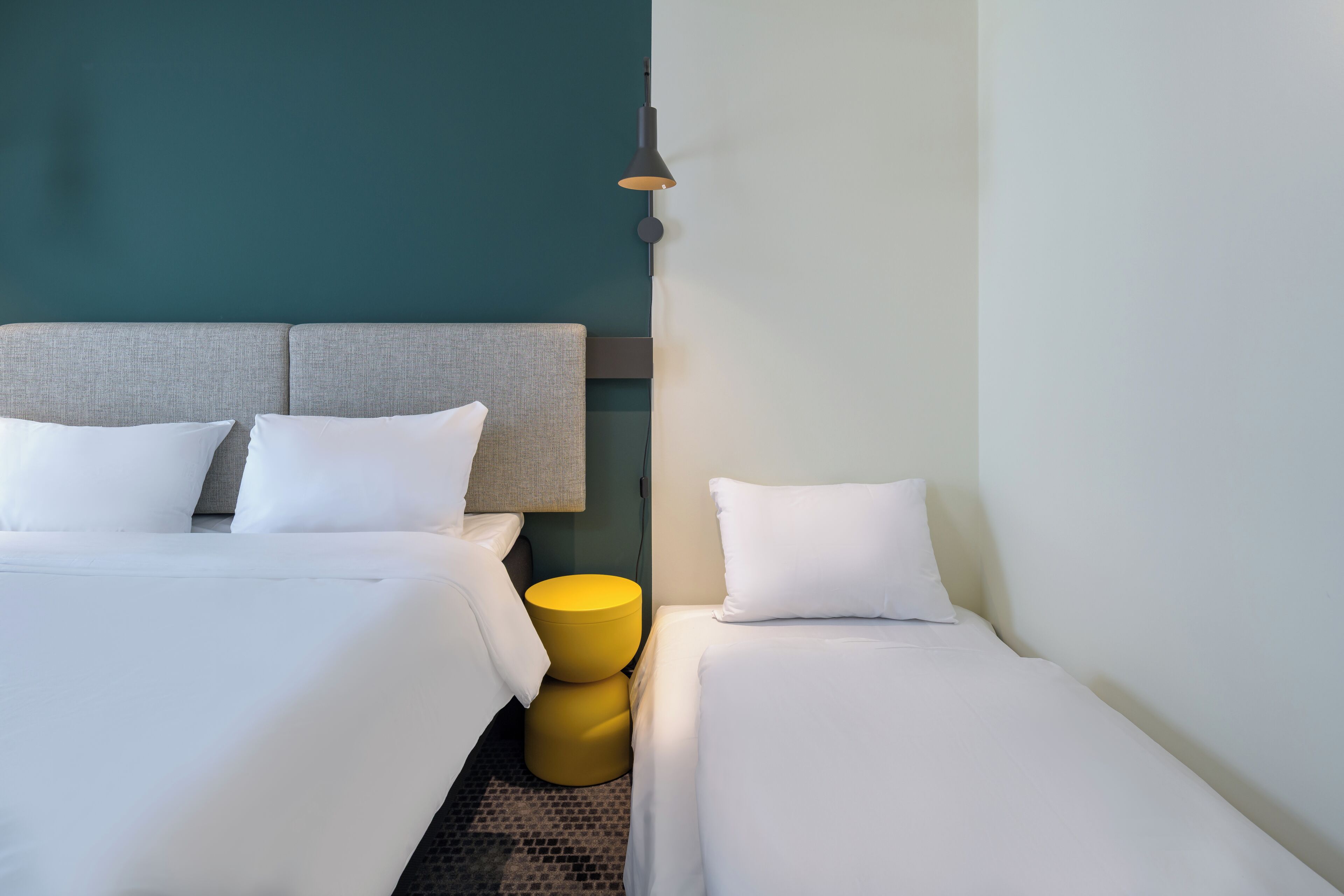 Chambre familiale, 1 lit double et 1 canapé-lit | Coffre-fort, bureau, rideaux d’obscurcissement, système d’insonorisation