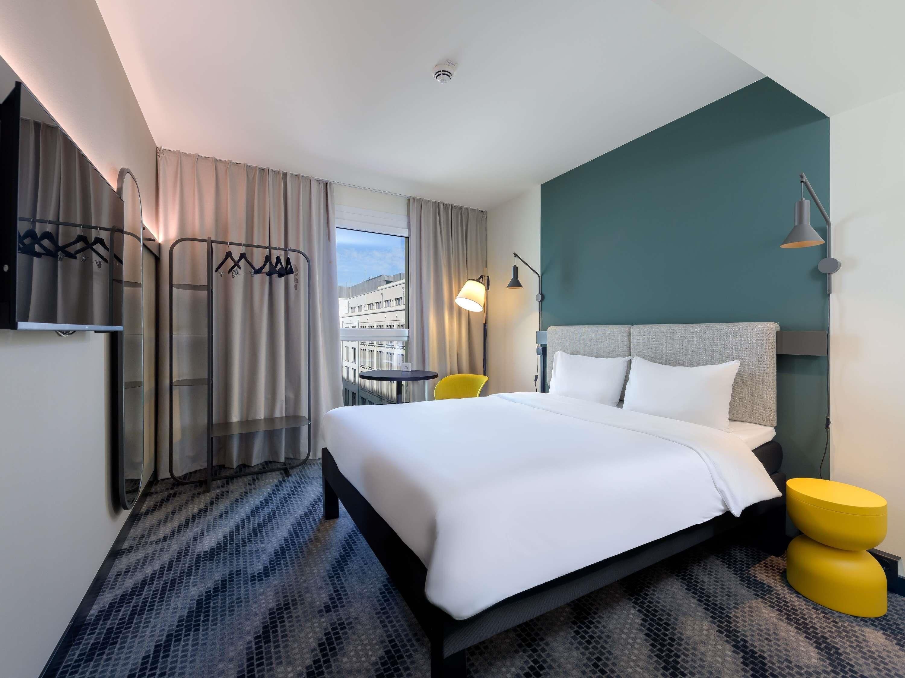 Room, 1 Double Bed | In-room safe, desk, blackout drapes, soundproofing
