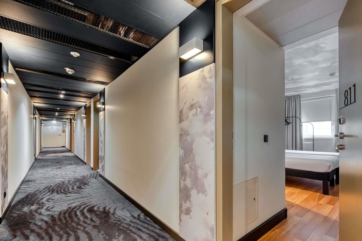 Coffres-forts dans les chambres, bureau, rideaux occultants