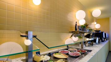 Desayuno buffet todos los días (con cargo)