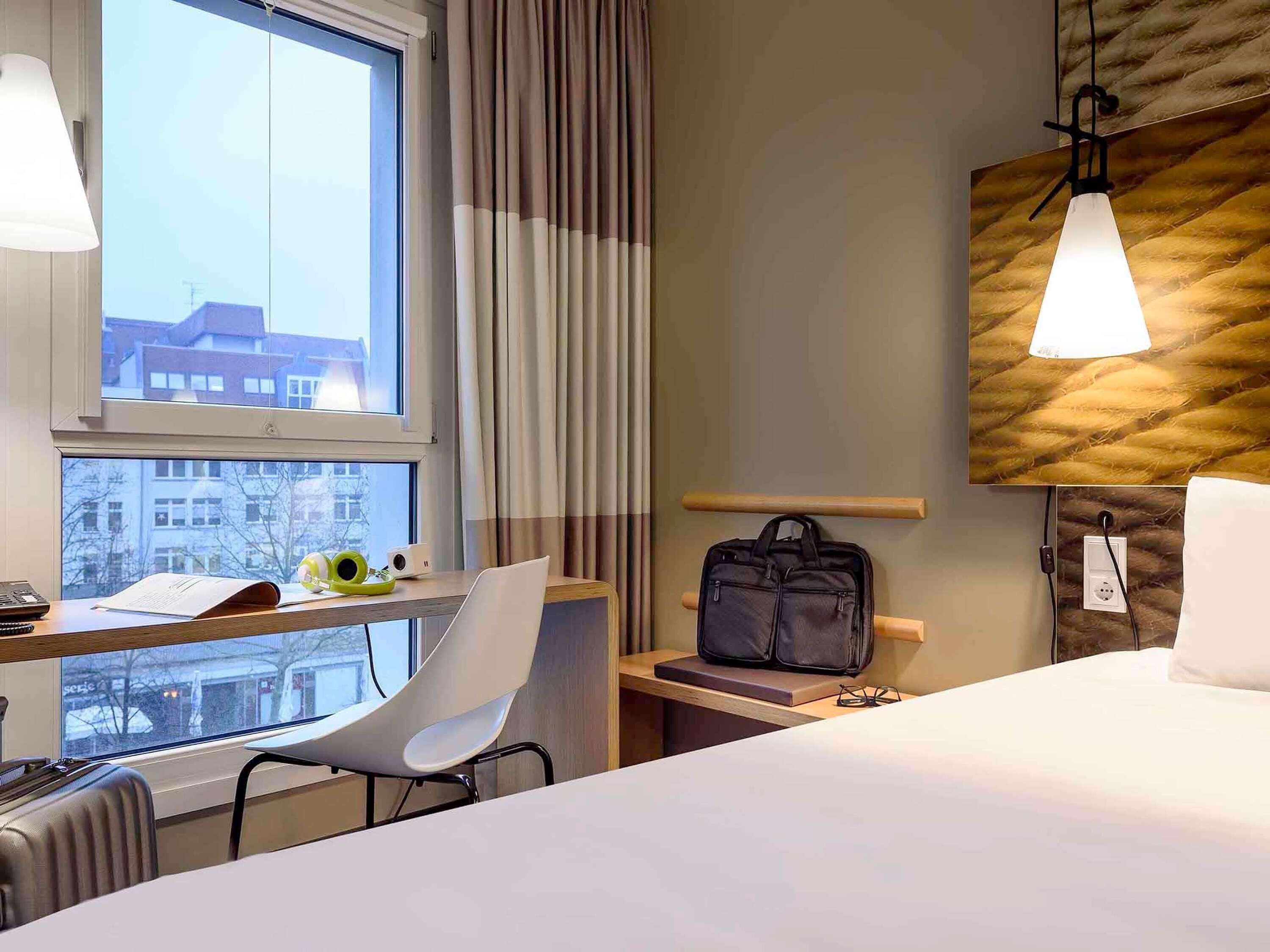 Chambre, 2 lits jumeaux | Coffre-fort, bureau, rideaux d’obscurcissement, système d’insonorisation