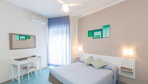 Free WiFi, bed sheets - Hotel Anna (Terracina)