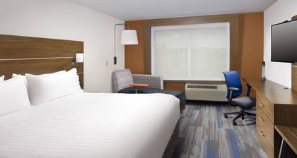 Holiday Inn Express & Suites Altoona by IHG