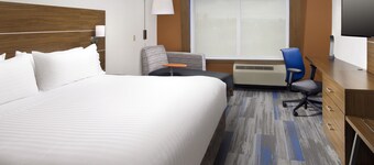 Holiday Inn Express & Suites Altoona by IHG