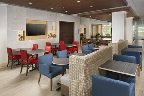 包含每日自助早餐